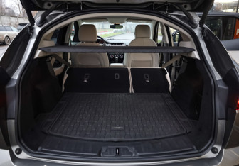 Подержанный автомобиль Jaguar E-Pace 2018 года (32 фото)