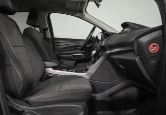 Подержанный автомобиль Ford Kuga 2016 года (19 фото)