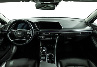 Подержанный автомобиль Hyundai Sonata 2020 года (13 фото)