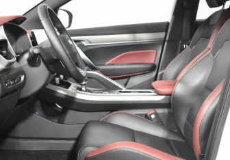 Подержанный автомобиль Geely Coolray 2023 года (10 фото)