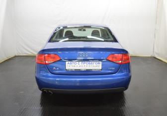 Подержанный автомобиль Audi A4 Sedan 2011 года (6 фото)