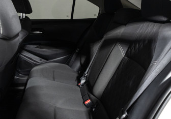 Подержанный автомобиль Toyota Corolla Sedan 2019 года (10 фото)