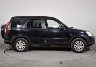 Подержанный автомобиль Honda CR-V 2004 года (4 фото)