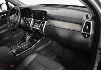 Подержанный автомобиль Kia Sorento 2022 года (12 фото)