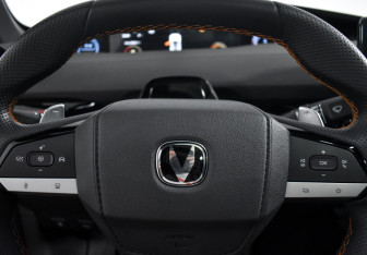 Подержанный автомобиль Changan UNI-V 2024 года (19 фото)