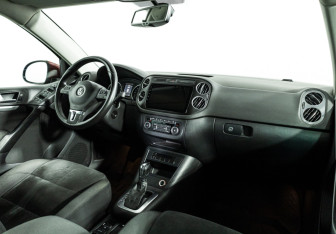Подержанный автомобиль Volkswagen Tiguan 2012 года (9 фото)