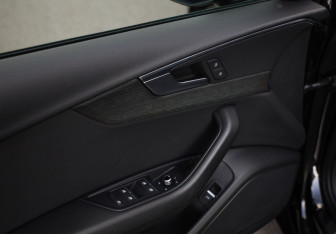 Подержанный автомобиль Audi A4 Sedan 2018 года (23 фото)