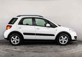 Подержанный автомобиль Suzuki SX4 Hatchback 2011 года (4 фото)