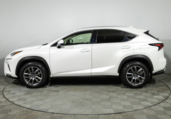 Подержанный автомобиль Lexus NX 2018 года (8 фото)