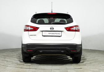 Подержанный автомобиль Nissan Qashqai 2014 года (6 фото)