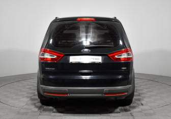 Подержанный автомобиль Ford Galaxy 2013 года (6 фото)