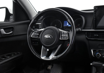 Подержанный автомобиль Kia Optima Sedan 2019 года (14 фото)