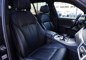 Подержанный автомобиль BMW X5 2019 года (10 фото)