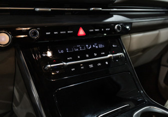 Подержанный автомобиль Kia Carnival 2020 года (21 фото)