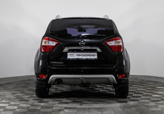 Подержанный автомобиль Nissan Terrano 2019 года (6 фото)