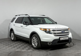 Подержанный автомобиль Ford Explorer 2014 года (3 фото)