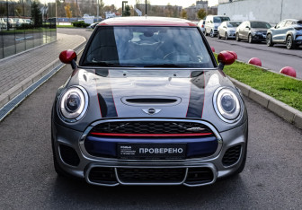 Подержанный автомобиль MINI Hatch 2016 года (3 фото)