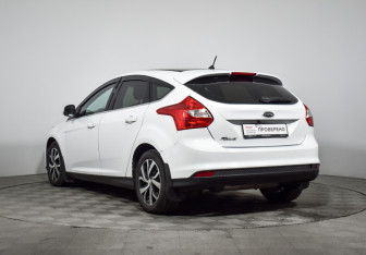 Подержанный автомобиль Ford Focus Hatchback 2012 года (7 фото)