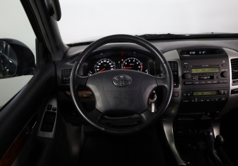 Подержанный автомобиль Toyota Land Cruiser Prado 2007 года (10 фото)