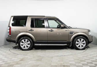 Подержанный автомобиль Land Rover Discovery 2015 года (4 фото)