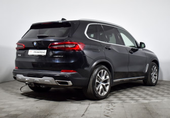 Подержанный автомобиль BMW X5 2019 года (5 фото)