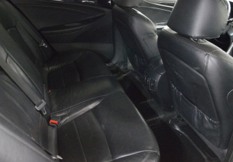 Подержанный автомобиль Hyundai Sonata 2011 года (13 фото)