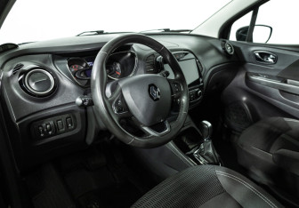 Подержанный автомобиль Renault Kaptur 2019 года (11 фото)