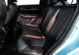 Подержанный автомобиль Geely Coolray 2023 года (12 фото)