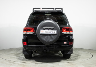 Подержанный автомобиль Toyota Land Cruiser Suv 2008 года (6 фото)