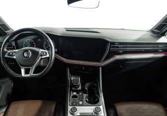 Подержанный автомобиль Volkswagen Touareg 2019 года (13 фото)
