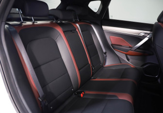 Подержанный автомобиль Geely Coolray 2023 года (12 фото)