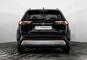 Подержанный автомобиль Toyota RAV4 2023 года (8 фото)