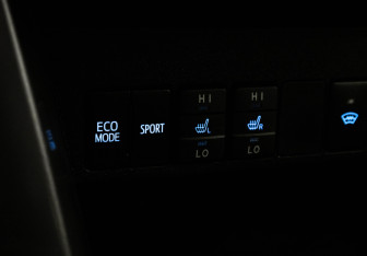 Подержанный автомобиль Toyota RAV4 2018 года (16 фото)