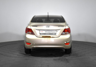 Подержанный автомобиль Hyundai Solaris Sedan 2013 года (6 фото)