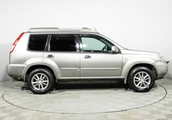 Подержанный автомобиль Nissan X-Trail 2006 года (4 фото)