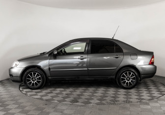 Подержанный автомобиль Toyota Corolla Sedan 2005 года (8 фото)
