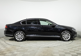 Подержанный автомобиль Volkswagen Passat Sedan 2017 года (4 фото)