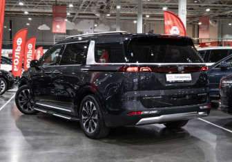 Подержанный автомобиль Kia Carnival 2021 года (12 фото)