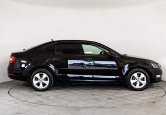 Подержанный автомобиль Skoda Octavia Liftback 2019 года (4 фото)
