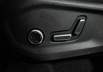 Подержанный автомобиль Geely Monjaro 2024 года (22 фото)