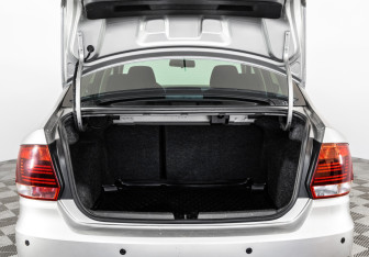 Подержанный автомобиль Volkswagen Polo Sedan 2017 года (17 фото)