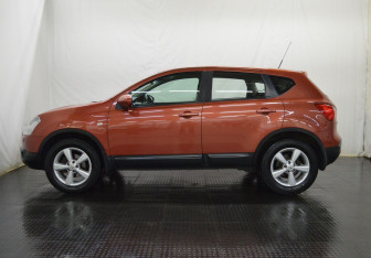 Подержанный автомобиль Nissan Qashqai 2008 года (8 фото)