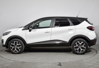 Подержанный автомобиль Renault Kaptur 2017 года (8 фото)