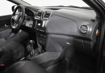 Подержанный автомобиль Renault Sandero 2019 года (12 фото)