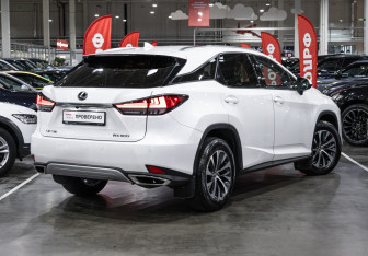 Подержанный автомобиль Lexus RX 2021 года (7 фото)