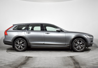 Подержанный автомобиль Volvo V90 Cross Country 2019 года (4 фото)