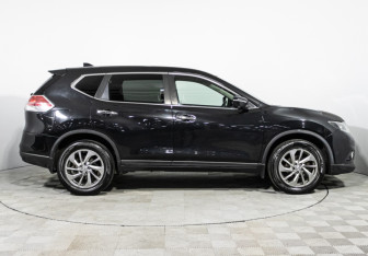 Подержанный автомобиль Nissan X-Trail 2017 года (4 фото)