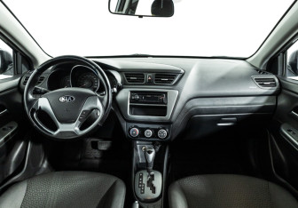 Подержанный автомобиль Kia Rio Sedan 2015 года (13 фото)