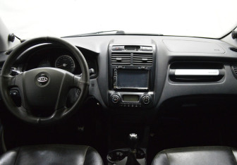 Подержанный автомобиль Kia Sportage 2006 года (13 фото)