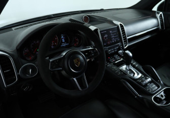 Подержанный автомобиль Porsche Cayenne 2016 года (16 фото)